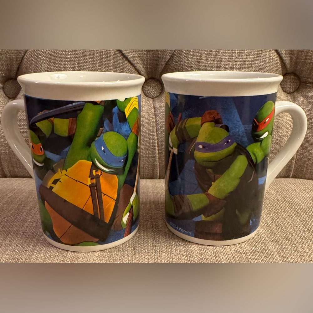 2 Teenage Mutant Ninja Turtles (TMNT) ceramic mugs perfect for hot coco.